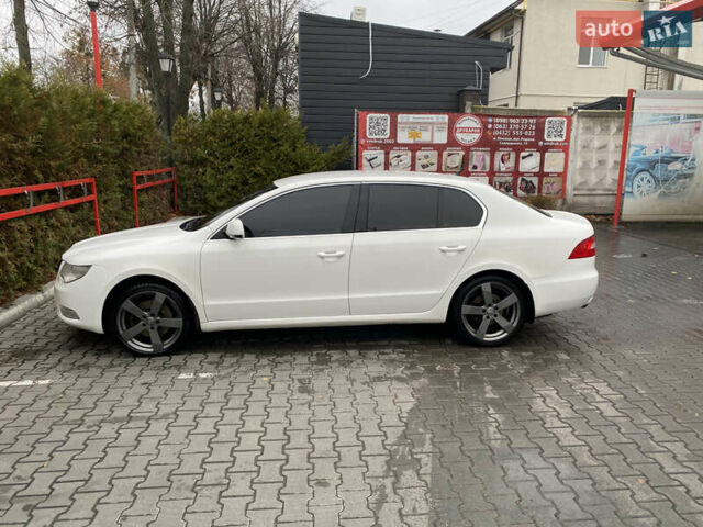 Белый Шкода Суперб, объемом двигателя 1.8 л и пробегом 326 тыс. км за 7000 $, фото 1 на Automoto.ua