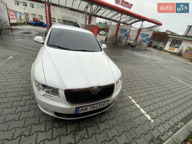 Белый Шкода Суперб, объемом двигателя 1.8 л и пробегом 326 тыс. км за 7000 $, фото 5 на Automoto.ua
