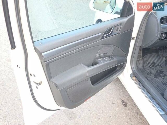 Білий Шкода Суперб, об'ємом двигуна 1.8 л та пробігом 238 тис. км за 8700 $, фото 8 на Automoto.ua