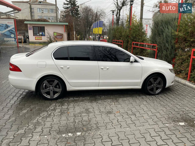 Белый Шкода Суперб, объемом двигателя 1.8 л и пробегом 326 тыс. км за 7000 $, фото 3 на Automoto.ua