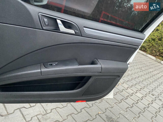 Белый Шкода Суперб, объемом двигателя 1.8 л и пробегом 326 тыс. км за 7000 $, фото 19 на Automoto.ua