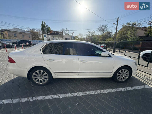Белый Шкода Суперб, объемом двигателя 1.97 л и пробегом 184 тыс. км за 11700 $, фото 10 на Automoto.ua
