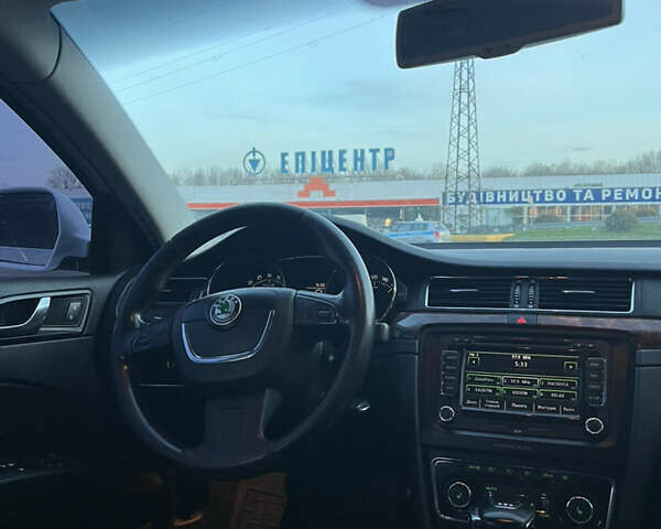 Белый Шкода Суперб, объемом двигателя 2 л и пробегом 270 тыс. км за 8700 $, фото 11 на Automoto.ua