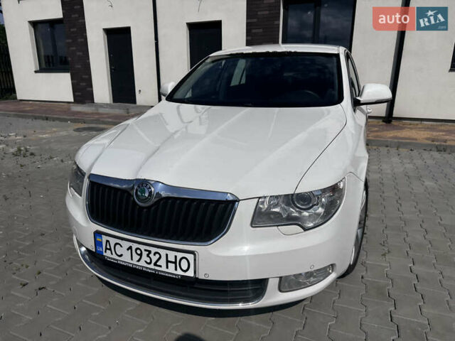 Белый Шкода Суперб, объемом двигателя 1.8 л и пробегом 163 тыс. км за 8900 $, фото 4 на Automoto.ua