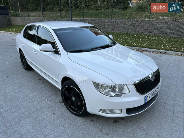 Білий Шкода Суперб, об'ємом двигуна 1.8 л та пробігом 220 тис. км за 7600 $, фото 6 на Automoto.ua