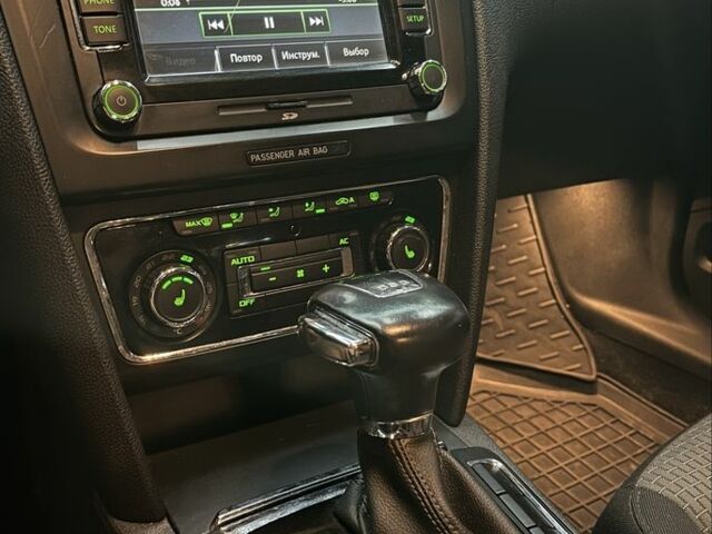 Білий Шкода Суперб, об'ємом двигуна 2 л та пробігом 270 тис. км за 9300 $, фото 7 на Automoto.ua