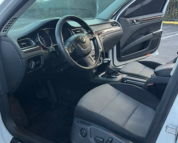 Белый Шкода Суперб, объемом двигателя 2 л и пробегом 270 тыс. км за 8700 $, фото 8 на Automoto.ua