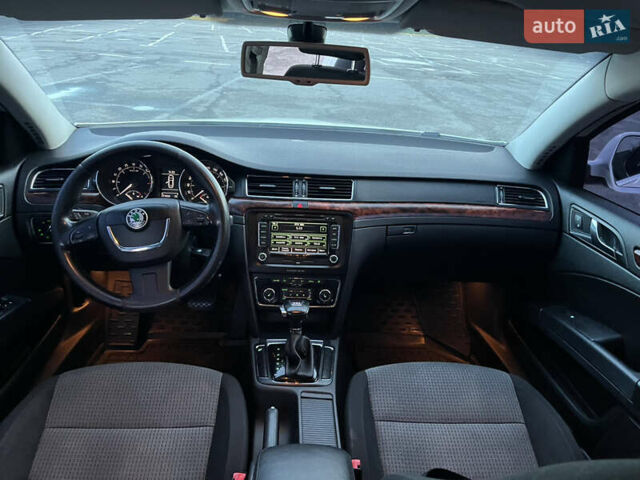 Белый Шкода Суперб, объемом двигателя 2 л и пробегом 270 тыс. км за 8700 $, фото 23 на Automoto.ua