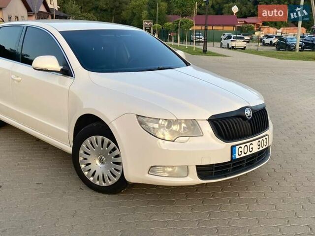 Белый Шкода Суперб, объемом двигателя 1.9 л и пробегом 300 тыс. км за 3800 $, фото 6 на Automoto.ua