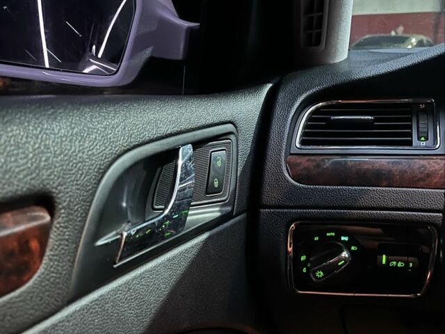 Білий Шкода Суперб, об'ємом двигуна 2 л та пробігом 270 тис. км за 9300 $, фото 9 на Automoto.ua