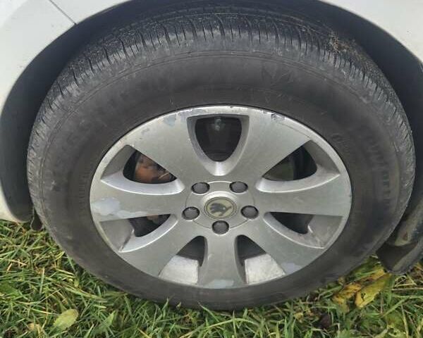 Білий Шкода Суперб, об'ємом двигуна 1.9 л та пробігом 239 тис. км за 7100 $, фото 7 на Automoto.ua