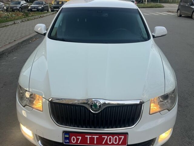 Білий Шкода Суперб, об'ємом двигуна 2 л та пробігом 270 тис. км за 9300 $, фото 4 на Automoto.ua