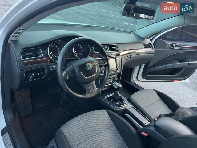 Белый Шкода Суперб, объемом двигателя 2 л и пробегом 270 тыс. км за 8700 $, фото 10 на Automoto.ua