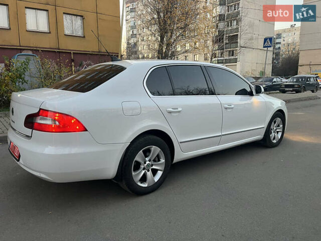Белый Шкода Суперб, объемом двигателя 2 л и пробегом 270 тыс. км за 8700 $, фото 5 на Automoto.ua
