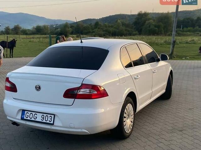 Белый Шкода Суперб, объемом двигателя 1.9 л и пробегом 300 тыс. км за 3800 $, фото 8 на Automoto.ua