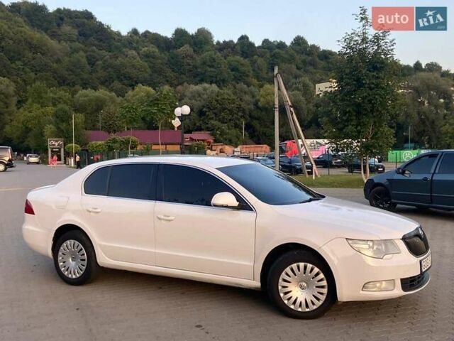 Белый Шкода Суперб, объемом двигателя 1.9 л и пробегом 300 тыс. км за 3800 $, фото 4 на Automoto.ua