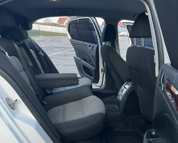 Белый Шкода Суперб, объемом двигателя 2 л и пробегом 270 тыс. км за 8700 $, фото 7 на Automoto.ua