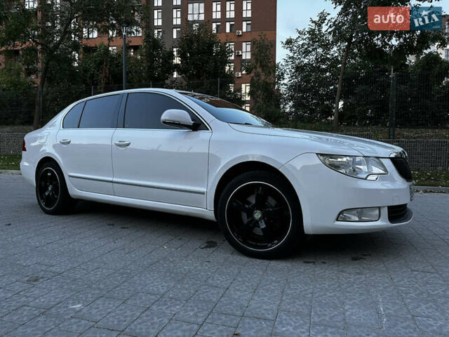 Білий Шкода Суперб, об'ємом двигуна 1.8 л та пробігом 220 тис. км за 7600 $, фото 9 на Automoto.ua