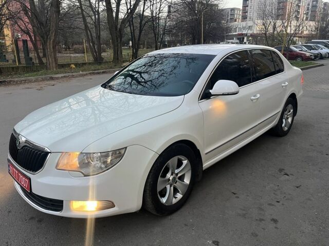Білий Шкода Суперб, об'ємом двигуна 2 л та пробігом 270 тис. км за 9300 $, фото 2 на Automoto.ua