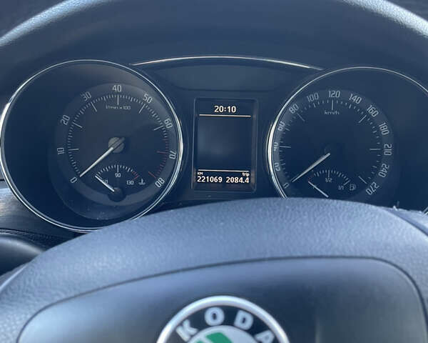 Белый Шкода Суперб, объемом двигателя 1.8 л и пробегом 220 тыс. км за 6400 $, фото 22 на Automoto.ua