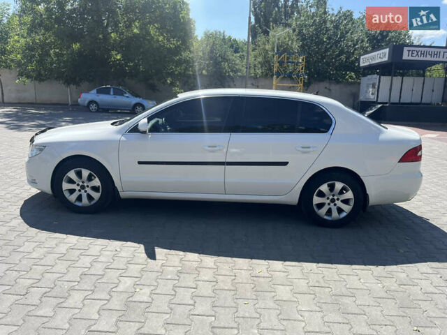 Белый Шкода Суперб, объемом двигателя 2 л и пробегом 213 тыс. км за 7999 $, фото 8 на Automoto.ua