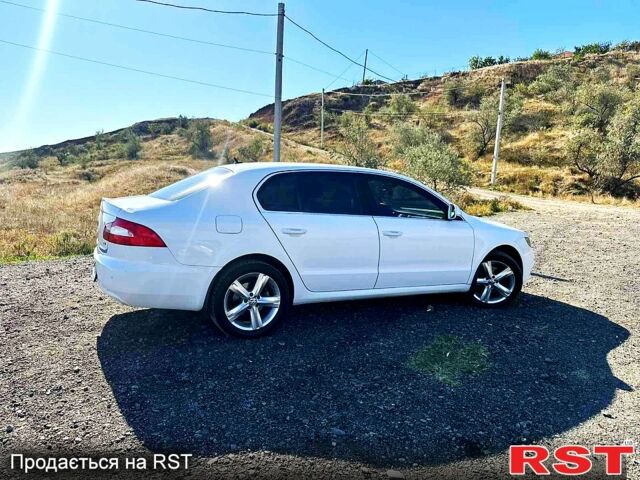 Белый Шкода Суперб, объемом двигателя 1.8 л и пробегом 238 тыс. км за 8500 $, фото 3 на Automoto.ua