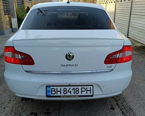 Белый Шкода Суперб, объемом двигателя 1.8 л и пробегом 247 тыс. км за 8500 $, фото 2 на Automoto.ua