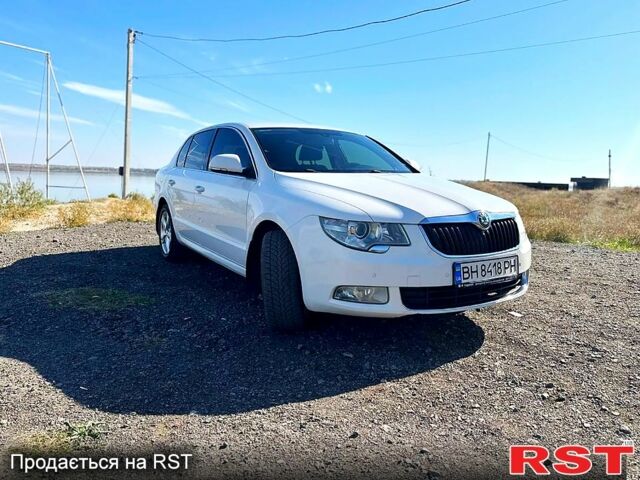Белый Шкода Суперб, объемом двигателя 1.8 л и пробегом 238 тыс. км за 8500 $, фото 4 на Automoto.ua
