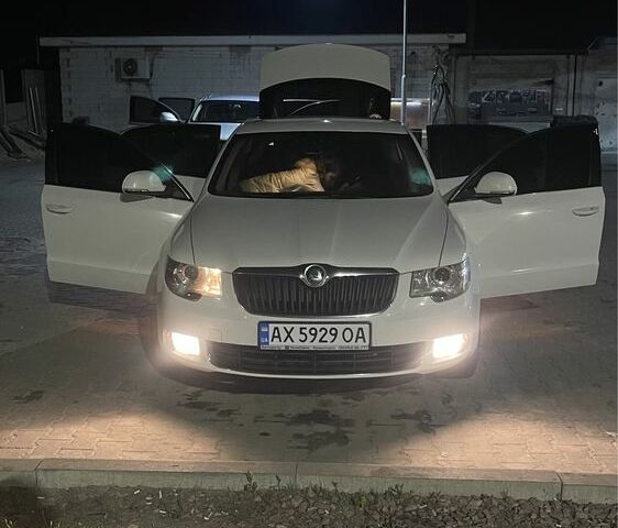Білий Шкода Суперб, об'ємом двигуна 1.8 л та пробігом 283 тис. км за 7999 $, фото 15 на Automoto.ua
