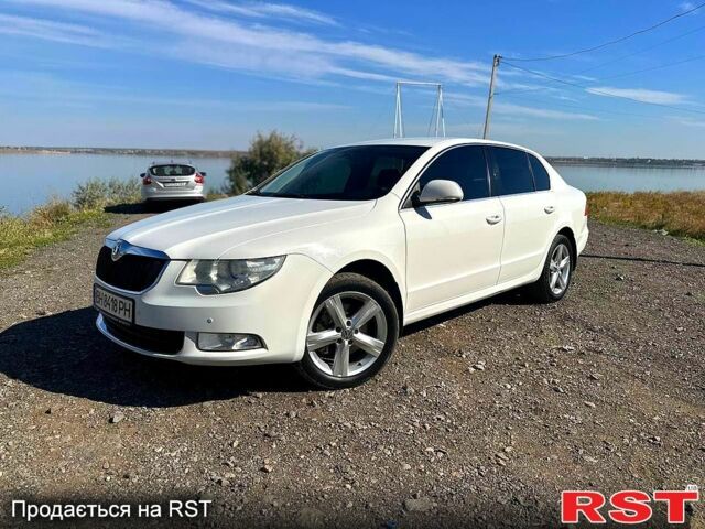 Белый Шкода Суперб, объемом двигателя 1.8 л и пробегом 238 тыс. км за 8500 $, фото 1 на Automoto.ua