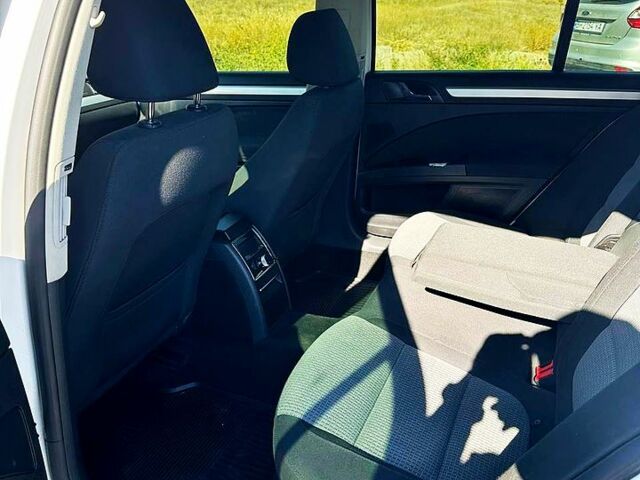 Белый Шкода Суперб, объемом двигателя 1.8 л и пробегом 238 тыс. км за 8500 $, фото 7 на Automoto.ua