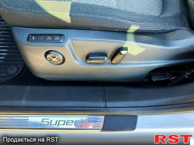 Белый Шкода Суперб, объемом двигателя 1.8 л и пробегом 238 тыс. км за 8500 $, фото 10 на Automoto.ua