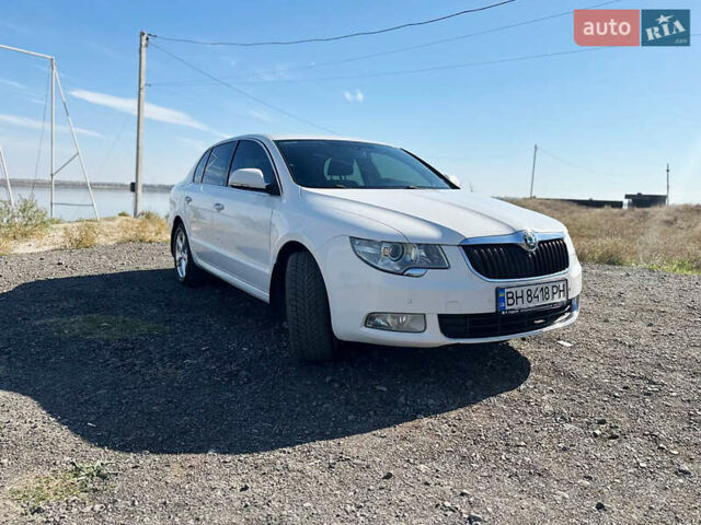 Белый Шкода Суперб, объемом двигателя 1.8 л и пробегом 238 тыс. км за 8500 $, фото 5 на Automoto.ua