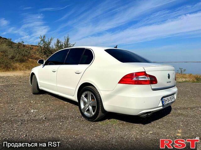Белый Шкода Суперб, объемом двигателя 1.8 л и пробегом 238 тыс. км за 8500 $, фото 2 на Automoto.ua