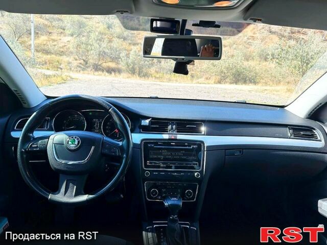 Белый Шкода Суперб, объемом двигателя 1.8 л и пробегом 238 тыс. км за 8500 $, фото 9 на Automoto.ua