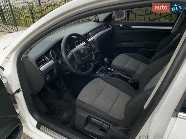Белый Шкода Суперб, объемом двигателя 1.97 л и пробегом 280 тыс. км за 9200 $, фото 13 на Automoto.ua