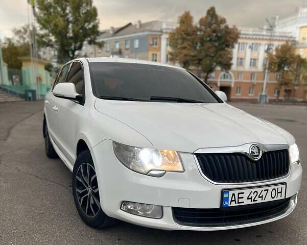 Белый Шкода Суперб, объемом двигателя 1.8 л и пробегом 241 тыс. км за 7100 $, фото 9 на Automoto.ua