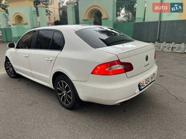 Белый Шкода Суперб, объемом двигателя 1.8 л и пробегом 241 тыс. км за 7100 $, фото 10 на Automoto.ua