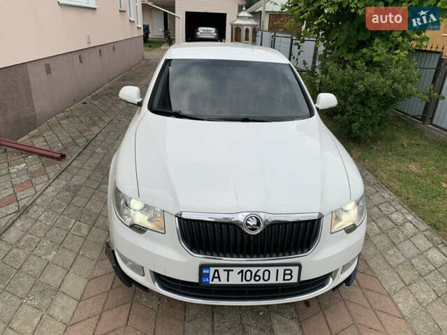 Белый Шкода Суперб, объемом двигателя 1.97 л и пробегом 280 тыс. км за 9200 $, фото 1 на Automoto.ua