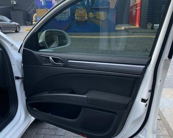 Білий Шкода Суперб, об'ємом двигуна 1.8 л та пробігом 162 тис. км за 10200 $, фото 17 на Automoto.ua