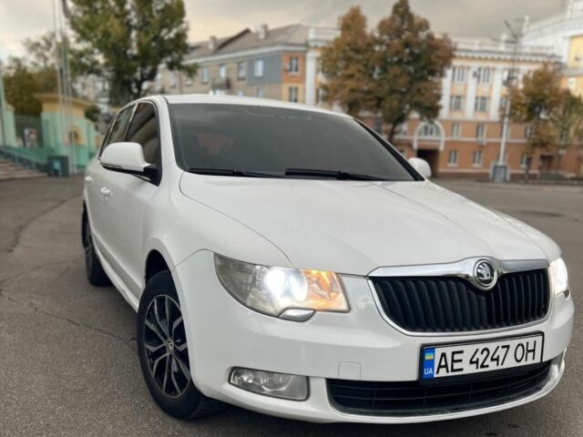 Білий Шкода Суперб, об'ємом двигуна 0 л та пробігом 241 тис. км за 7100 $, фото 7 на Automoto.ua