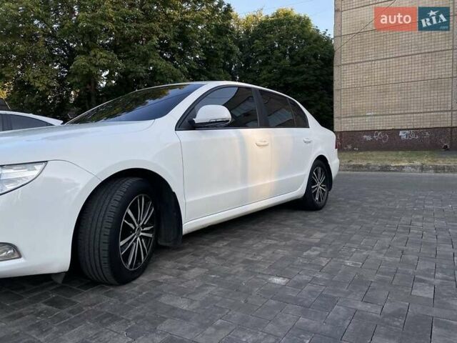Білий Шкода Суперб, об'ємом двигуна 1.8 л та пробігом 162 тис. км за 10200 $, фото 4 на Automoto.ua