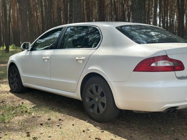Белый Шкода Суперб, объемом двигателя 1.6 л и пробегом 280 тыс. км за 9000 $, фото 7 на Automoto.ua