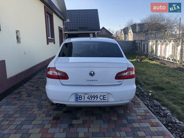 Белый Шкода Суперб, объемом двигателя 1.78 л и пробегом 206 тыс. км за 8900 $, фото 3 на Automoto.ua