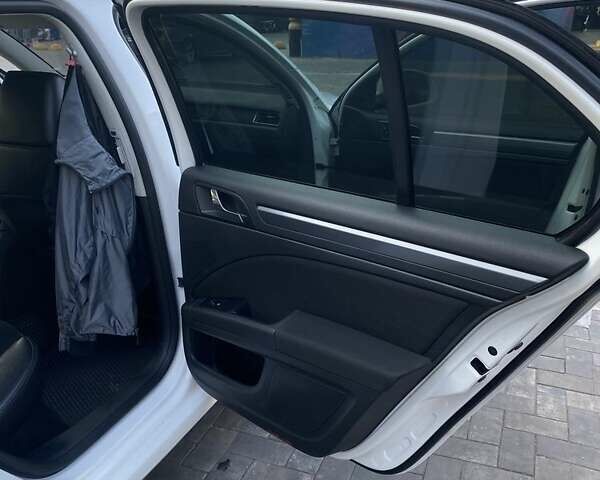 Білий Шкода Суперб, об'ємом двигуна 1.8 л та пробігом 162 тис. км за 10200 $, фото 14 на Automoto.ua