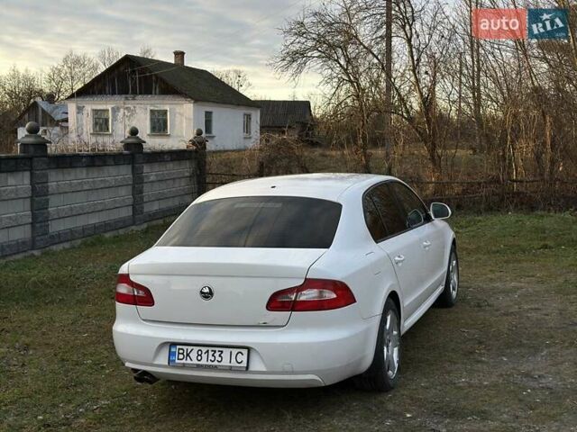 Белый Шкода Суперб, объемом двигателя 1.8 л и пробегом 307 тыс. км за 8200 $, фото 4 на Automoto.ua