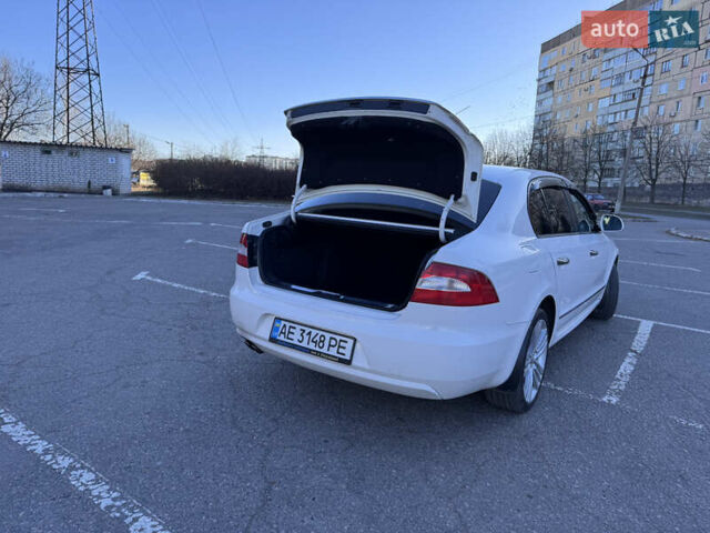 Белый Шкода Суперб, объемом двигателя 1.97 л и пробегом 340 тыс. км за 10500 $, фото 5 на Automoto.ua