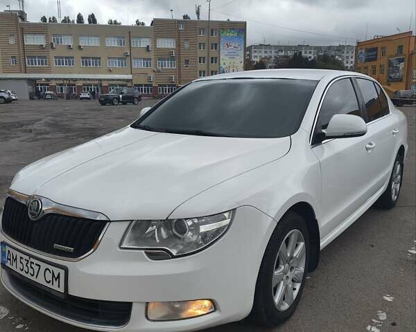 Белый Шкода Суперб, объемом двигателя 1.6 л и пробегом 293 тыс. км за 9300 $, фото 2 на Automoto.ua