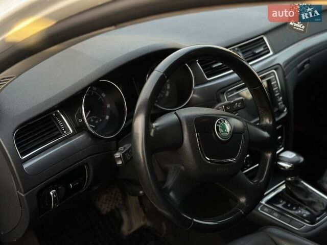 Белый Шкода Суперб, объемом двигателя 1.8 л и пробегом 307 тыс. км за 8200 $, фото 16 на Automoto.ua