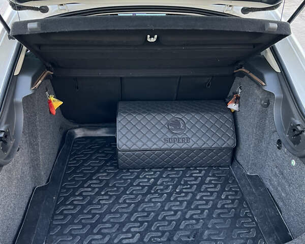 Шкода Суперб 2011 у Ладижин на Automoto.ua Білий Шкода Суперб, об'ємом двигуна 1.8 л та пробігом 159 тис. км за 8999 $, фото 7 на Automoto.ua